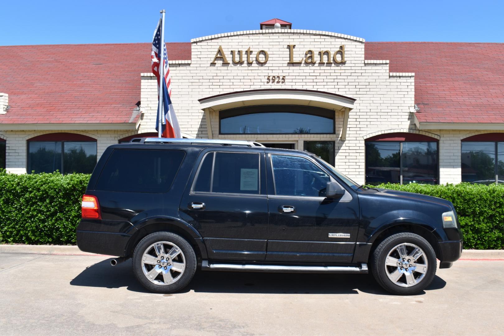 2007 Black /Black Ford Expedition Limited 2WD (1FMFU19577L) with an 5.4L V8 SOHC 16V engine, 6-Speed Automatic Overdrive transmission, located at 5925 E. BELKNAP ST., HALTOM CITY, TX, 76117, (817) 834-4222, 32.803799, -97.259003 - Photo#3